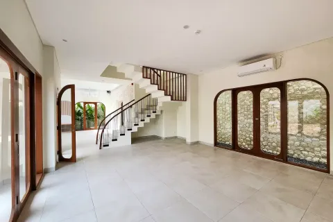 4 bedrooms Villa in Canggu, Badung, Indonesia No. 10308 9