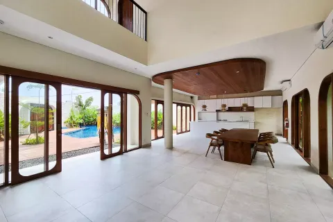 4 bedrooms Villa in Canggu, Badung, Indonesia No. 10308 11