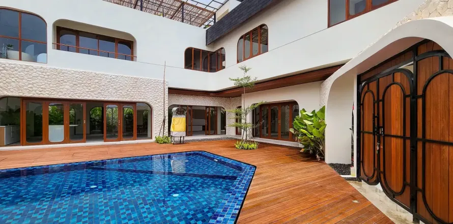 4 bedrooms Villa in Canggu, Badung, Indonesia No. 10308