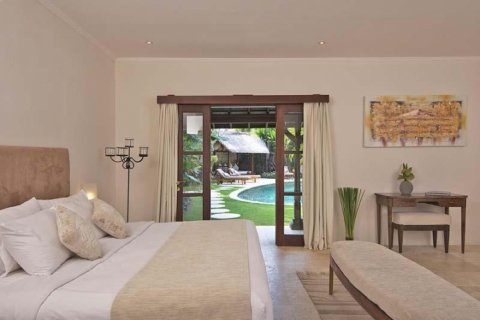 2 bedrooms Villa in Seminyak, Badung, Indonesia No. 1027 10