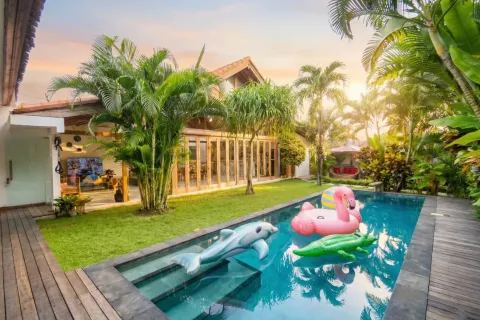 3 bedrooms Villa in Kerobokan, Badung, Indonesia No. 10396