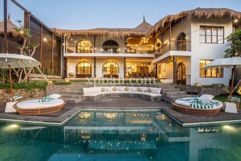 Вилла с 15 спальнями в Canggu, Бадунг, Индонезия № 320 26