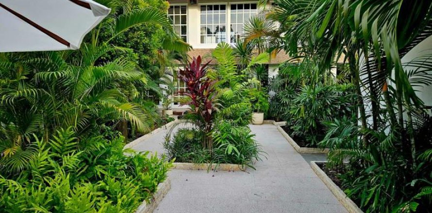 Вилла с 4 спальнями в Seminyak, Бадунг, Индонезия № 321