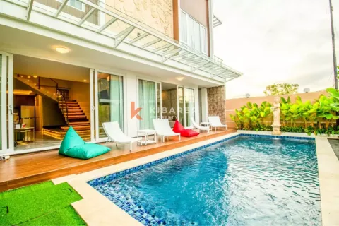 6 bedrooms Villa in Kuta, Badung, Indonesia No. 11970 2