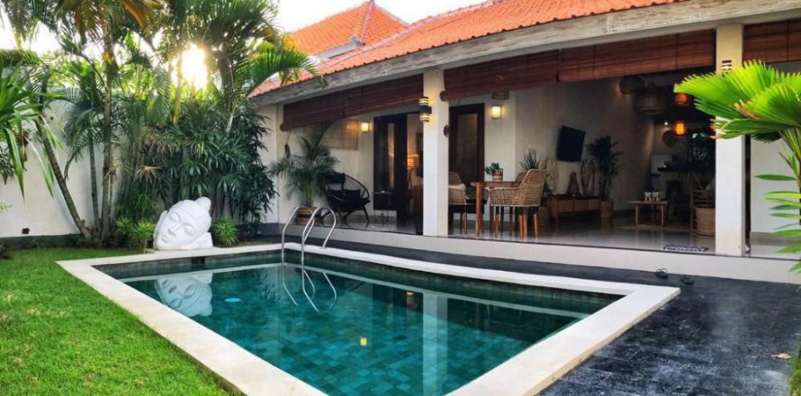 2 bedrooms Villa in Seminyak, Badung, Indonesia No. 11136