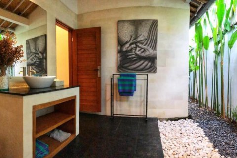 2 bedrooms Villa in Seminyak, Badung, Indonesia No. 11136 3