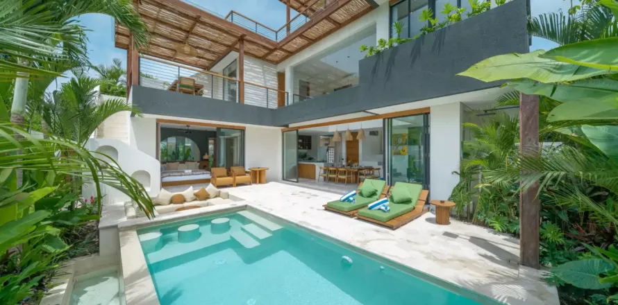 3 bedrooms Villa in South Kuta, Badung, Indonesia No. 13202