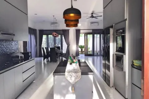 3 bedrooms Villa in Tibubeneng, Badung, Indonesia No. 11049 3