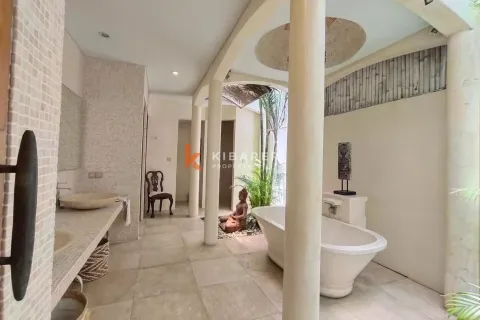 4 bedrooms Villa in Seminyak, Badung, Indonesia No. 12618 11