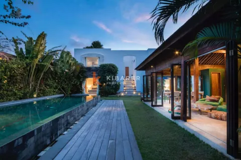 4 bedrooms Villa in Seminyak, Badung, Indonesia No. 12618