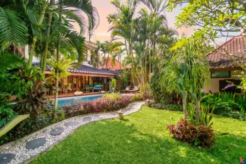 4 bedrooms Villa in Seminyak, Badung, Indonesia No. 10256