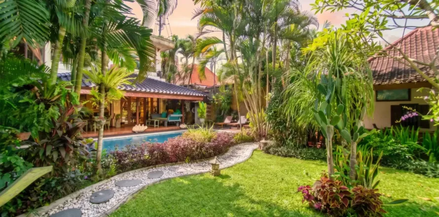 4 bedrooms Villa in Seminyak, Badung, Indonesia No. 10256