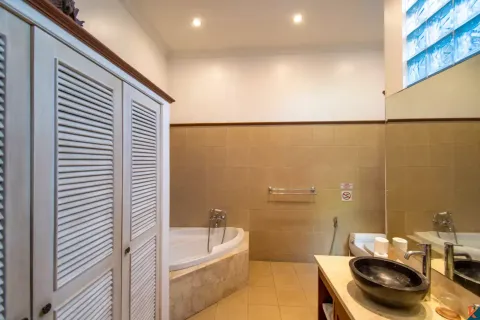 4 bedrooms Villa in Seminyak, Badung, Indonesia No. 10256 27
