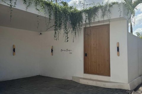 4 bedrooms Villa in South Kuta, Badung, Indonesia No. 8611 12