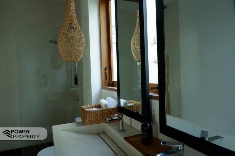 4 bedrooms Villa in South Kuta, Badung, Indonesia No. 8611 11