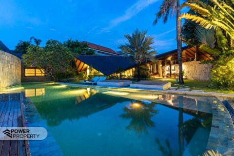 4 bedrooms Villa in Seminyak, Badung, Indonesia No. 338