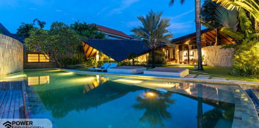 Вилла с 4 спальнями в Seminyak, Бадунг, Индонезия № 338