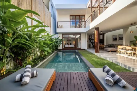 4 bedrooms Villa in Tibubeneng, Badung, Indonesia No. 10437