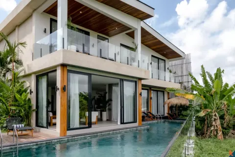 4 bedrooms Villa in Tibubeneng, Badung, Indonesia No. 10438