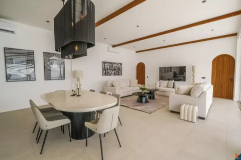 4 bedrooms Villa in South Denpasar, Denpasar, Indonesia No. 13240 14