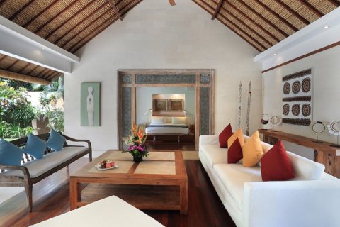3 bedrooms Villa in Seminyak, Badung, Indonesia No. 955 2