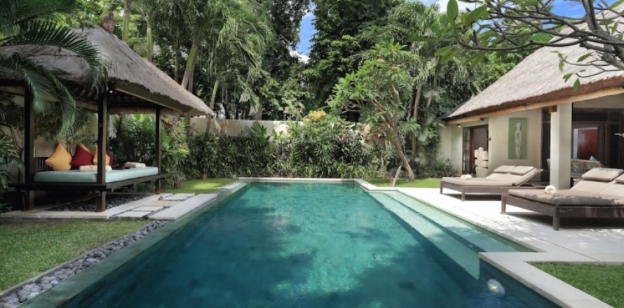 3 bedrooms Villa in Seminyak, Badung, Indonesia No. 955