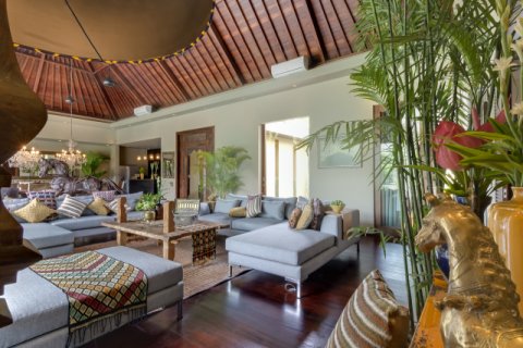 3 bedrooms Villa in Seminyak, Badung, Indonesia No. 959 3