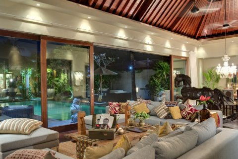 3 bedrooms Villa in Seminyak, Badung, Indonesia No. 959 6