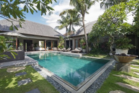 3 bedrooms Villa in Seminyak, Badung, Indonesia No. 959
