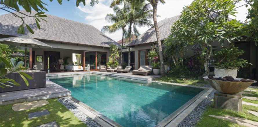 3 bedrooms Villa in Seminyak, Badung, Indonesia No. 959
