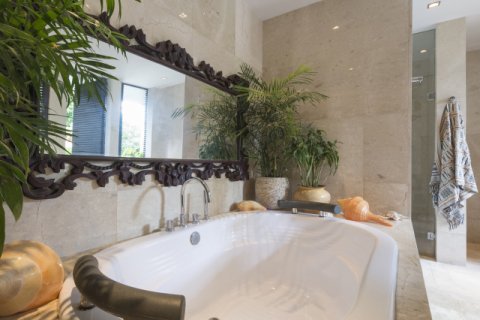 3 bedrooms Villa in Seminyak, Badung, Indonesia No. 959 14
