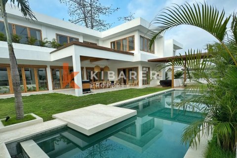 4 bedrooms Villa in Kuta, Badung, Indonesia No. 11826
