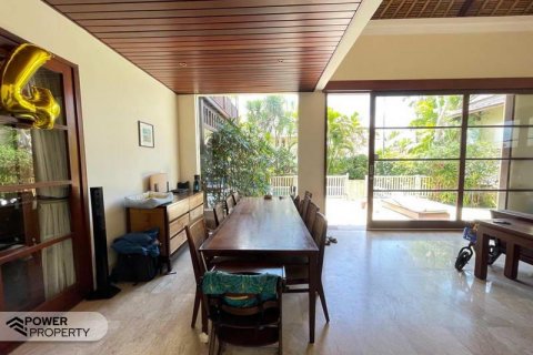 3 bedrooms Villa in South Kuta, Badung, Indonesia No. 8637 13