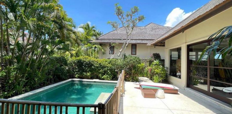 3 bedrooms Villa in South Kuta, Badung, Indonesia No. 8637