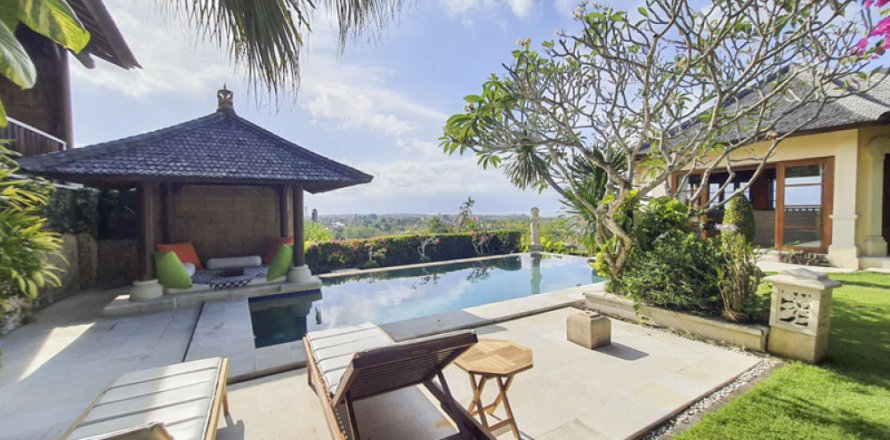 3 bedrooms Villa in South Kuta, Badung, Indonesia No. 10671