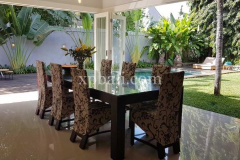 4 bedrooms Villa in Kerobokan, Badung, Indonesia No. 390 2