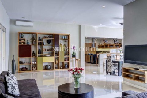 4 bedrooms Villa in Kerobokan, Badung, Indonesia No. 390 13