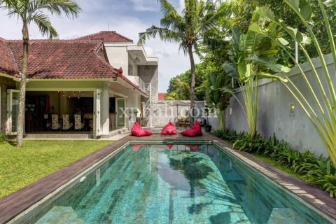 4 bedrooms Villa in Kerobokan, Badung, Indonesia No. 390