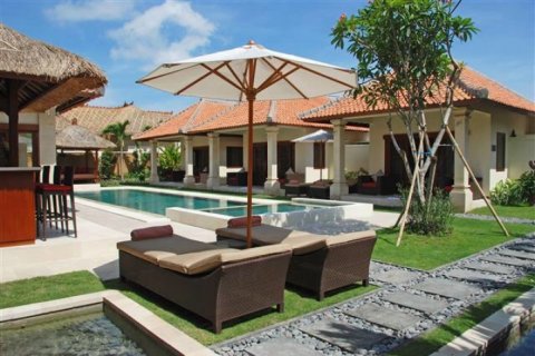 4 bedrooms Villa in Seminyak, Badung, Indonesia No. 947 9