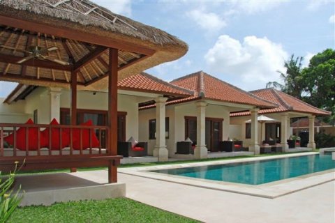 4 bedrooms Villa in Seminyak, Badung, Indonesia No. 947 11