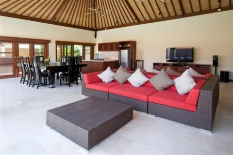 4 bedrooms Villa in Seminyak, Badung, Indonesia No. 947 2