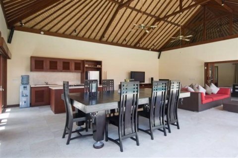 4 bedrooms Villa in Seminyak, Badung, Indonesia No. 947 18