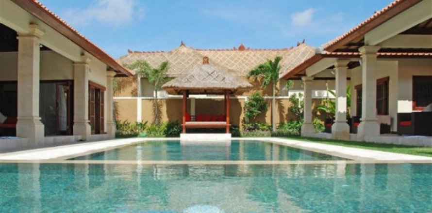 4 bedrooms Villa in Seminyak, Badung, Indonesia No. 947