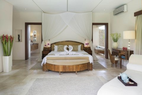 3 bedrooms Villa in Seminyak, Badung, Indonesia No. 945 18