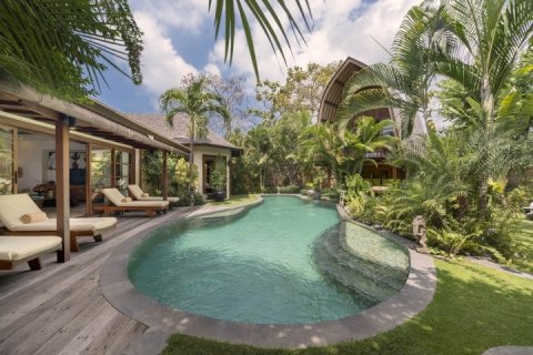 3 bedrooms Villa in Seminyak, Badung, Indonesia No. 945