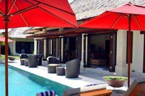 4 bedrooms Villa in Seminyak, Badung, Indonesia No. 946 3