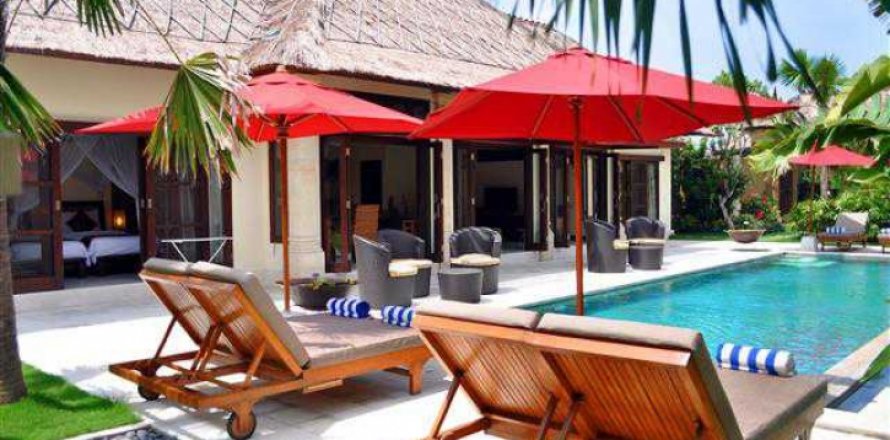 4 bedrooms Villa in Seminyak, Badung, Indonesia No. 946