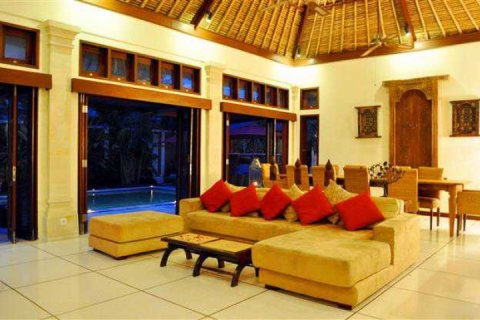 4 bedrooms Villa in Seminyak, Badung, Indonesia No. 946 12