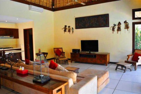 4 bedrooms Villa in Seminyak, Badung, Indonesia No. 946 7