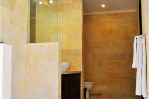4 bedrooms Villa in Seminyak, Badung, Indonesia No. 946 10